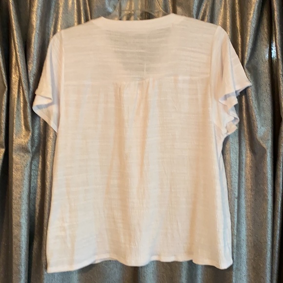 White blouse - Picture 3 of 3